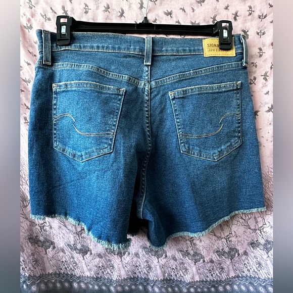 Levi signature cut off style denim shorts in size 14 great condition - Picture 2 of 7